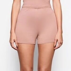 SKIMS SLEEP SHORT LIMITED EDITION: SIENNA XS